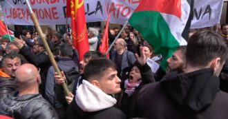 Copertina di Milano, tensione al corteo del 25 Aprile. Contestazioni all’indirizzo della Brigata Ebraica: “Assassini”, “Fuori i fascisti dal corteo”