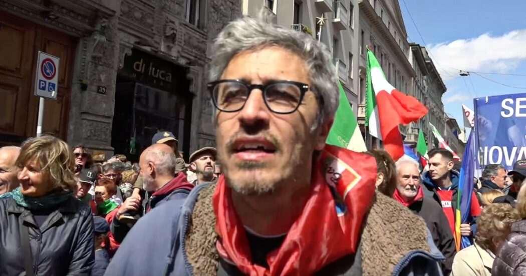 25 aprile, anche Pif al corteo di Milano: “Se ci sono i fascisti del nuovo millennio, ci sono anche i partigiani”