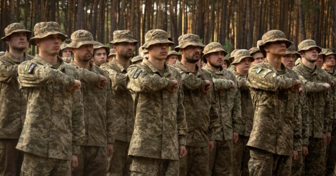 Polonia e Lituania aiuteranno Kiev a rimpatriare gli ucraini emigrati ma soggetti alla leva militare