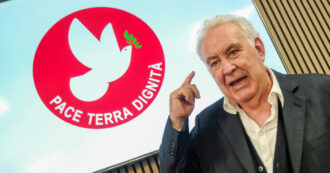 Copertina di Europee, l’annuncio di Michele Santoro: “Raggiunto il numero di firme necessario a presentare la lista Pace Terra Dignità”