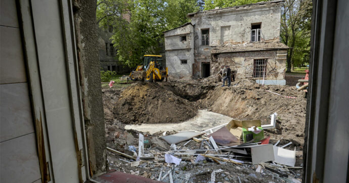 Ucraina, “335 attacchi su Zaporizhzhia nelle ultime 24 ore”. Il comandante di Kiev: “La situazione sta peggiorando”