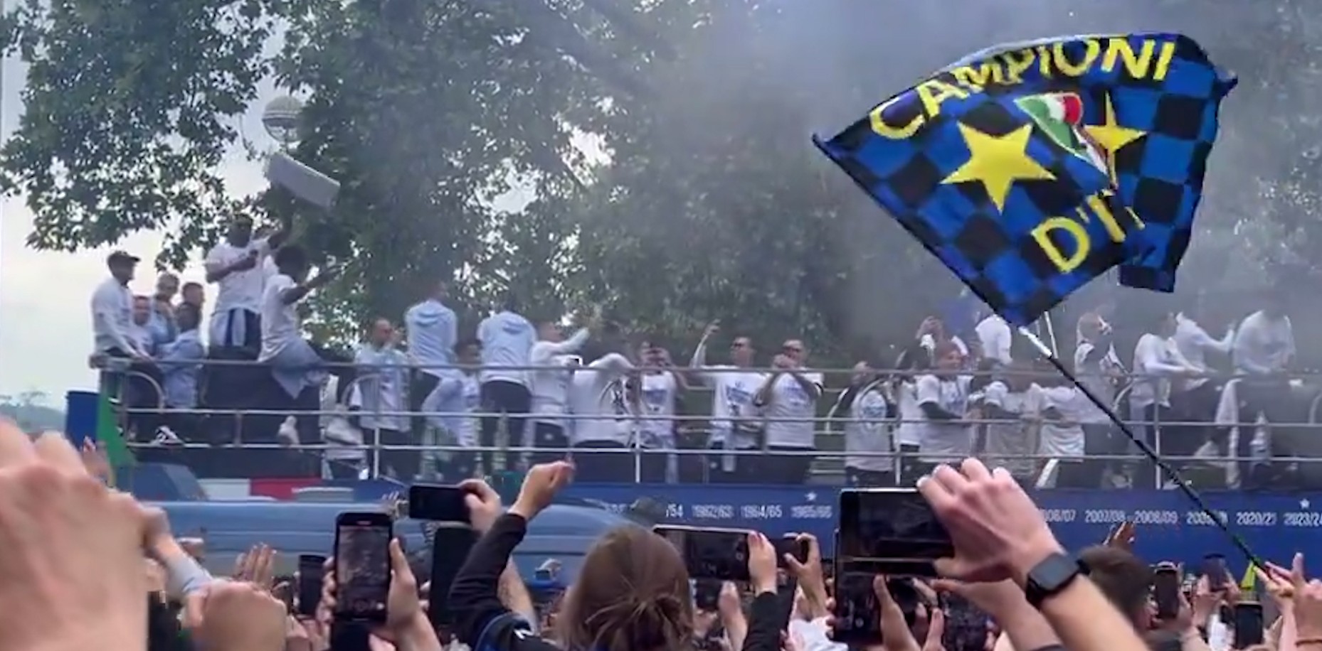 Scudetto celebration for Inter, two open-top buses take the team in triumph from San Siro to Piazza Duomo.  100 thousand fans invade Milan