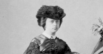 Copertina di Al femminile. Matilde di Canossa, Sissi e Clotilde di Savoia: donne nella Storia declinata sui maschi