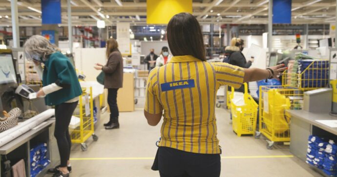 Copertina di Trasportano mobili per Ikea con il contratto delle pulizie