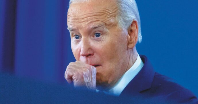 “Biden sta valutando se ritirarsi”: il retroscena del New York Times (confermato dalla Cnn). Casa Bianca: “Falso”. Biden: “Corro”