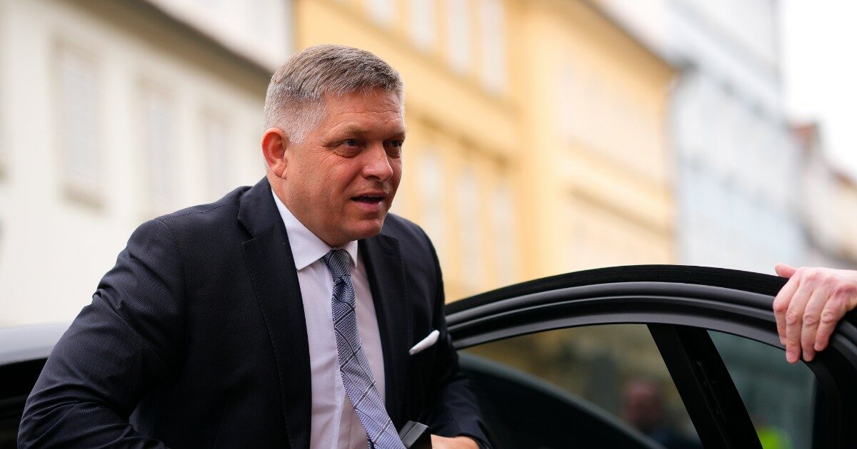 Il governo slovacco di Robert Fico mette le mani sui media pubblici: con la nuova legge avrà un controllo diretto sui vertici