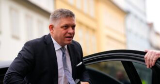 Copertina di Il governo slovacco di Robert Fico mette le mani sui media pubblici: con la nuova legge avrà un controllo diretto sui vertici