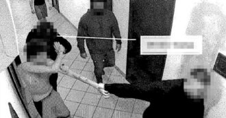 Copertina di Nelle immagini delle telecamere interne il pestaggio di un 15enne al carcere minorile Beccaria di Milano
