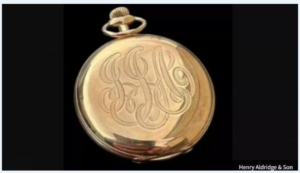 Copertina di Venduto all’asta l’orologio d’oro del passeggero più ricco a bordo del Titanic: recuperato dal suo corpo, il suo valore è da record