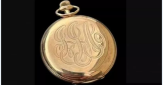 Copertina di Venduto all’asta l’orologio d’oro del passeggero più ricco a bordo del Titanic: recuperato dal suo corpo, il suo valore è da record