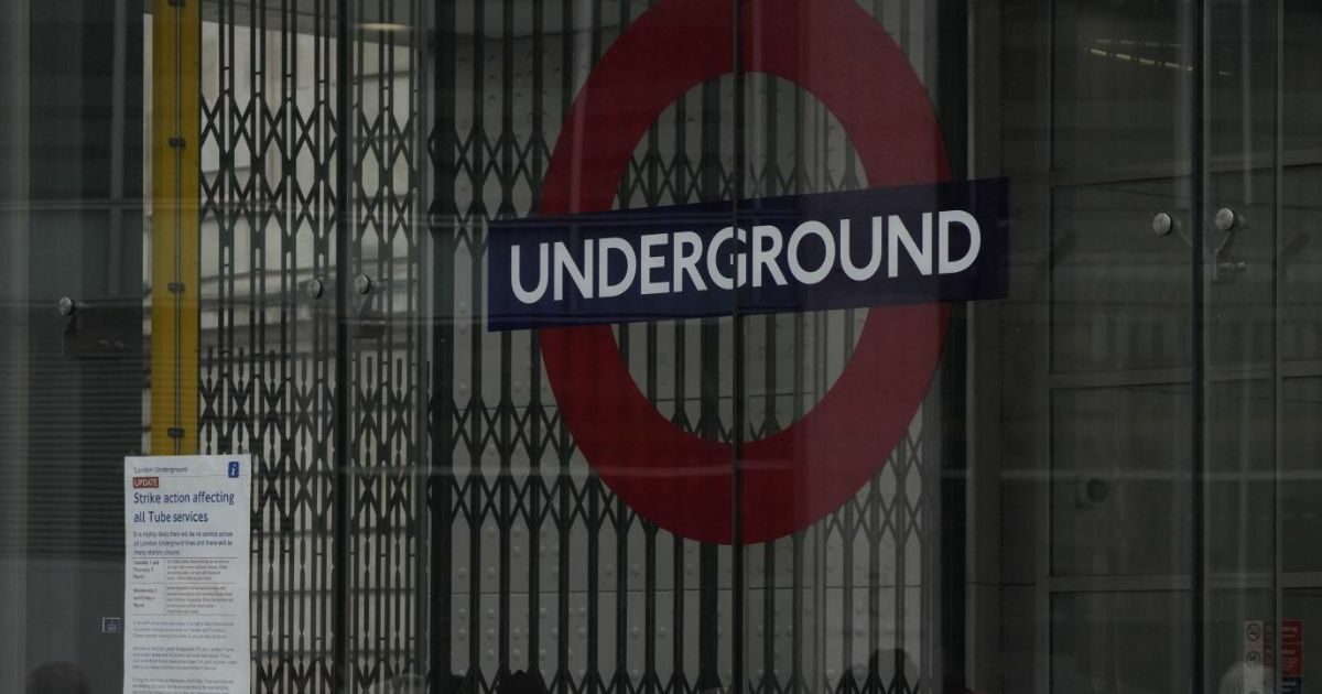 Great Britain, media: “Several people stabbed in the London underground. One man arrested”