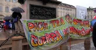 Copertina di 1° maggio a Torino, in piazza anche manifestanti pro Palestina: cori contro il governo Meloni e scritte sul monumento di Emanuele Filiberto