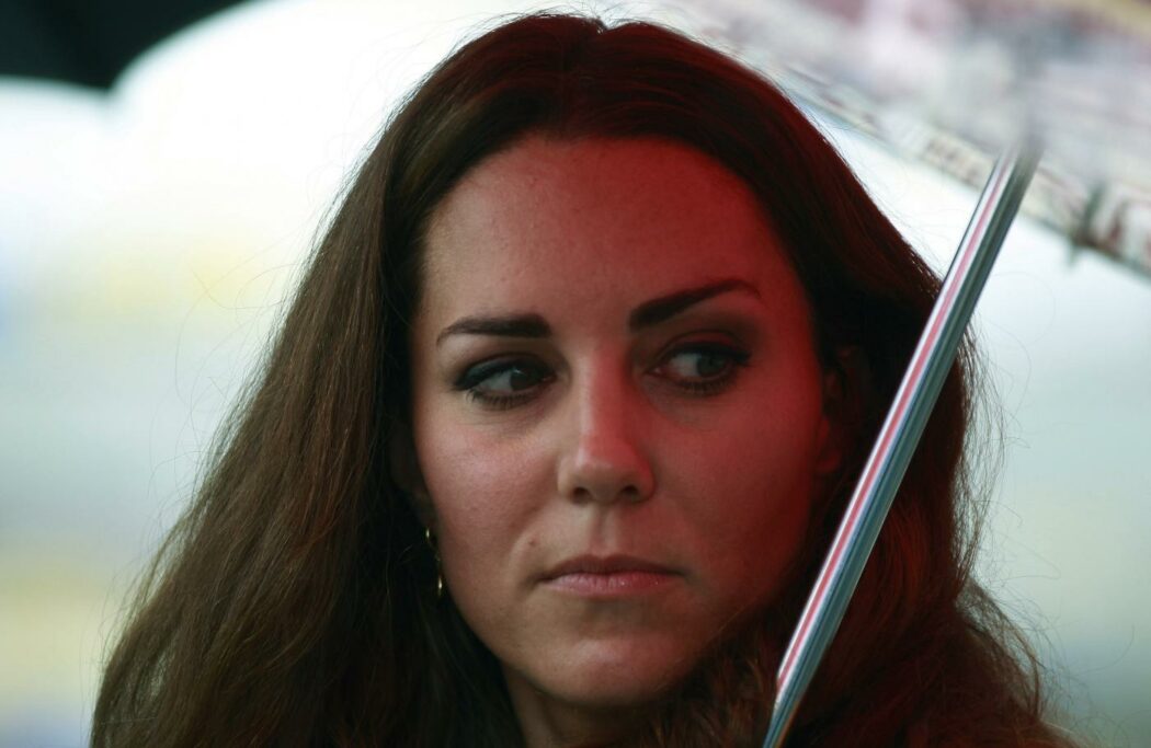 “Kate Middleton è stata operata all’addome da una equipe del Policlinico Gemelli di Roma. Re Carlo? Ha forti dolori alle ossa che gli creano grandi problemi”
