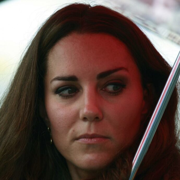 “Kate Middleton è stata operata all’addome da una equipe del Policlinico Gemelli di Roma. Re Carlo? Ha forti dolori alle ossa che gli creano grandi problemi”