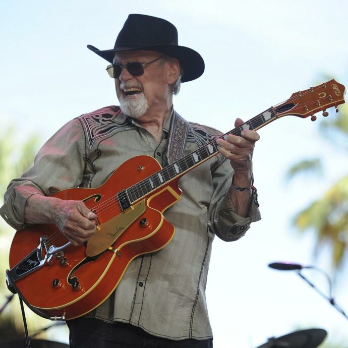 Morto Duane Eddy, il primo chitarrista star del rock’n’roll: tra i suoi ammiratori George Harrison, Jimi Hendrix e Bruce Springsteen