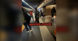 Lite furibonda alla fermata Ottaviano della metro A di Roma: uomo aggredito a colpi di bastone da un altro passeggero – Video