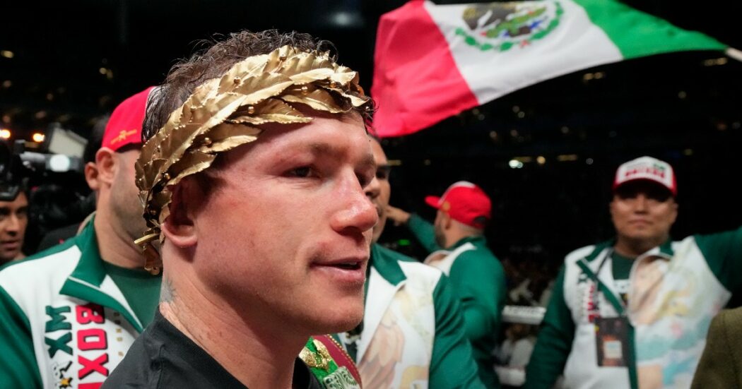 Canelo batte Munguia nel derby messicano e si conferma re dei supermedi: il passaggio di consegne è diventato consacrazione