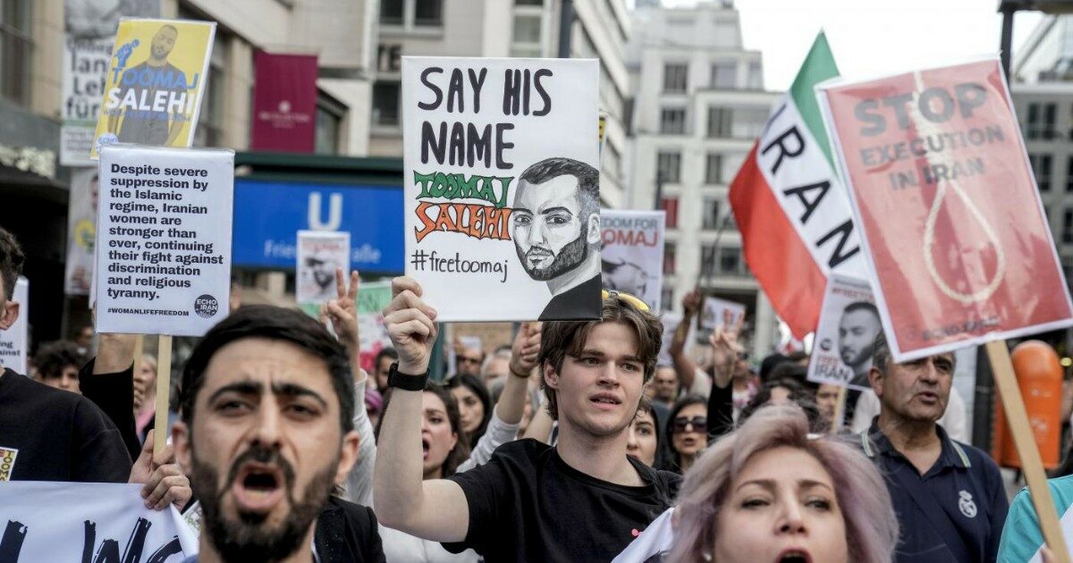 Salviamo Toomaj Salehi! Ci sono rapper che alzano la voce senza collane ...