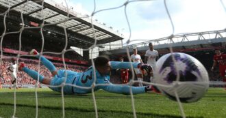 Copertina di Durante Crystal Palace-Manchester United arbitro in campo con la “Referee Cam”: ma le immagini non si sono viste