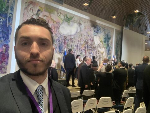 Europee, in corsa per Fdi c’è anche Giovanni Crosetto: il nipote del ministro che condanna Acca Larentia e combatte i “fratellini” torinesi