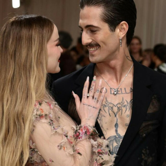 “Damiano pronto per fare il figlio di Fiorello in qualche film”: ecco le foto del Met Gala e i commenti sull”incredibile somiglianza’ (c’è davvero?)