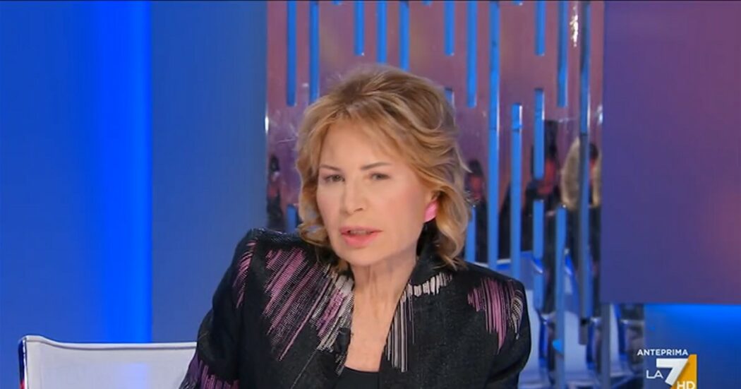 Lilli Gruber al vetriolo contro Mentana: “Benvenuti alle 20:46 e non a Otto e mezzo…L’incontinenza è una brutta cosa”