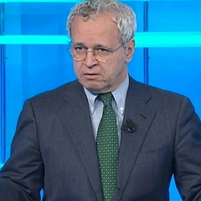 L’ultimatum di Enrico Mentana a La7: “Se l’azienda non parla sulle parole offensive di Lilli Gruber trarrò le conclusioni”