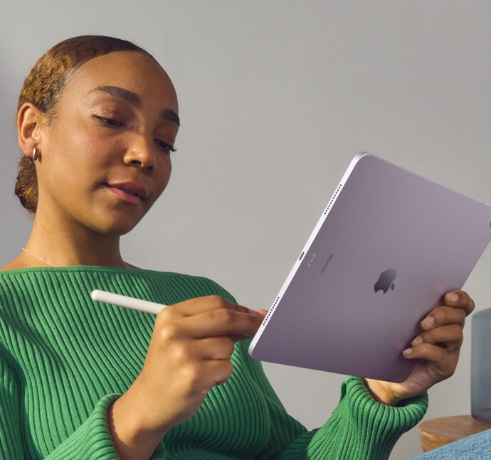 “Sono stata arrestata dopo aver confiscato gli iPad alle mie figlie. Sono rimasta in cella per quasi 8 ore ed è stato un trauma”: lo sfogo di Vanessa Brown