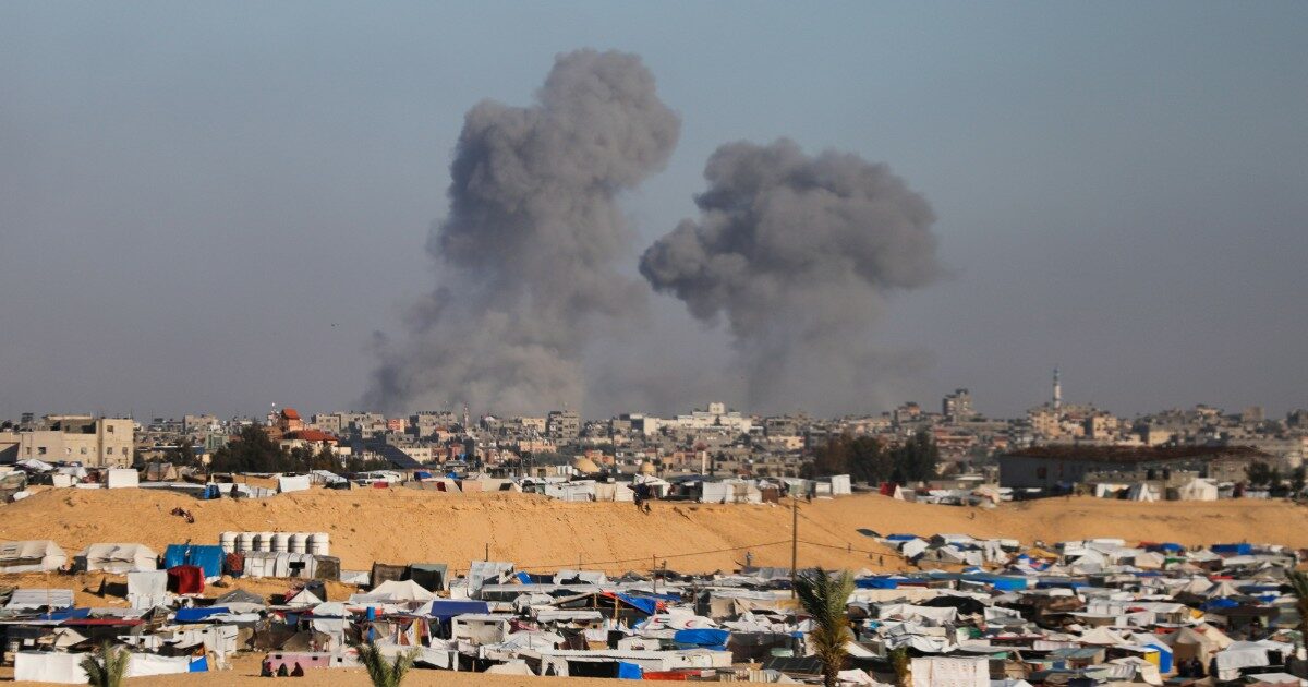 È iniziata l’invasione israeliana di Rafah: i tank di Tel Aviv bloccano il valico, ora Gaza è totalmente isolata. Guterres: “Intollerabile”