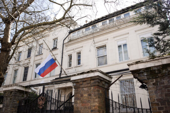 Espulso l’addetto militare dell’ambasciata russa a Londra: “È una spia dell’intelligence”