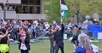 Copertina di Universitari pro Palestina, dilagano le proteste. Il governo spagnolo: “Orgogliosi di voi”. Studenti accampati anche a Palermo