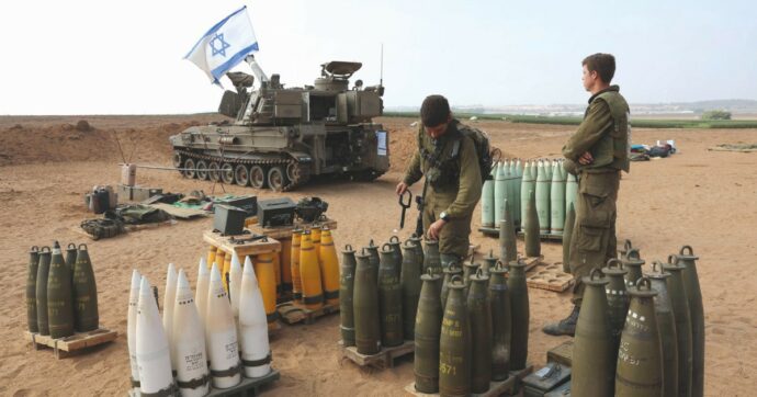 Copertina di Guerra a Gaza, gli Usa: stop a 3.500 bombe destinate a Israele. Ma il pacchetto da 17 mld resta