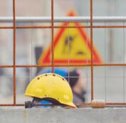 Copertina di Ravenna, operaio 21enne muore dopo due giorni di agonia: era precipitato dal tetto di un’officina