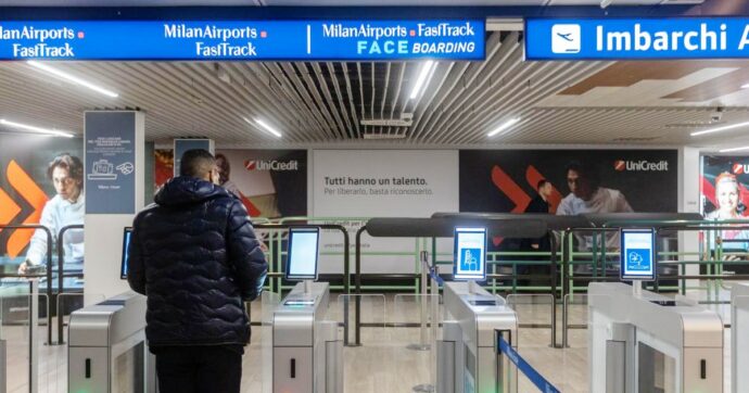 Dove finiscono i dati del FaceBoarding in aeroporto? Tutte le domande e i rischi per la privacy