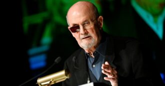 Copertina di Salman Rushdie contro Meloni: “Le consiglio di crescere ed essere meno infantile”