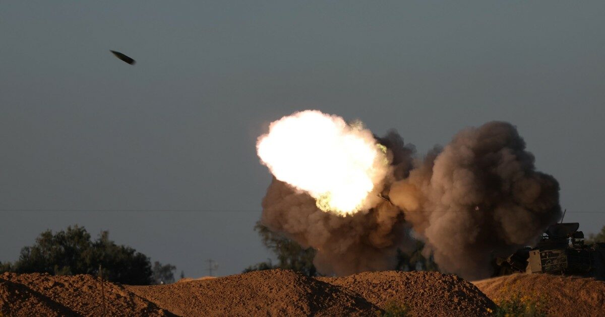 Raid e tank dell’esercito israeliano a Gaza City. Biden avverte Tel Aviv: “Se attacca Rafah stop invio di armi”. La replica: “Parole deludenti”