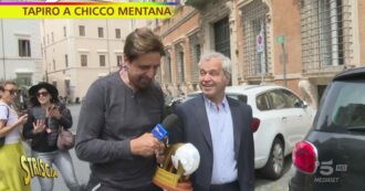 Copertina di Tapiro d’Oro con pannolone a Enrico Mentana: “Non me lo merito. Io incontinente? Sarebbe difficile fare maratone tv di 20 ore se lo fossi”
