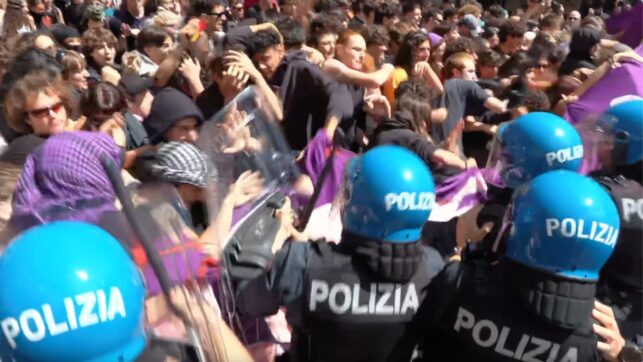 Roma, scontri al corteo degli studenti contro gli Stati generali della natalità: ci sono feriti