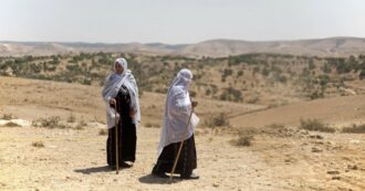 Copertina di Così Israele costringe allo sgombero i beduini palestinesi: demolite 47 case, cacciati in 300