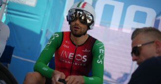 Copertina di Giro d’Italia, Filippo Ganna ha rischiato la caduta per il gesto di una spettatrice durante la cronometro – Video