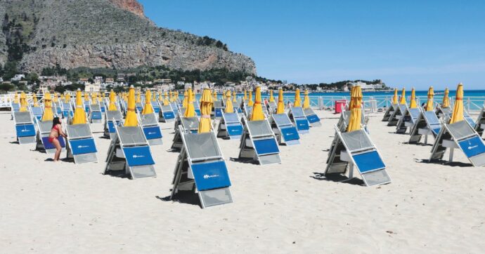 Copertina di Balneari irritati: settore nel caos, ma Meloni rinvia dopo il voto Ue