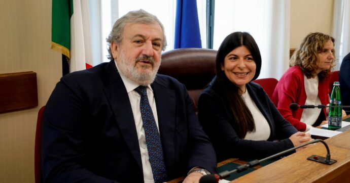 Caso Bari, l’Antimafia processa Emiliano: retromarcia sul palco e quesiti “incongrui”