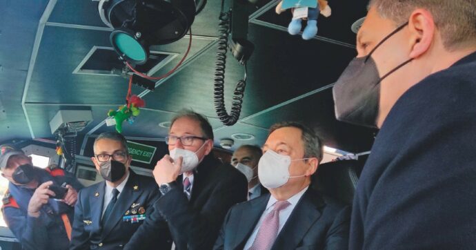 Caso Toti, il governatore intercettato: “Ti ho portato Draghi che ora ti farà la diga: sei contento?”