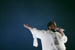 Copertina di Eurovision 2024, l’appello della Francia: “Uniti dalla musica, sì, ma con l’amore e la pace”. L’organizzazione: “Nessuna squalifica sapevamo già”