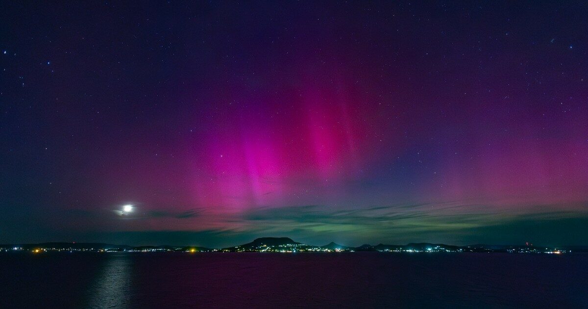 Le foto più belle dell’aurora boreale in Italia e nel mondo: lo spettacolo innescato dalla tempesta solare immortalato negli scatti