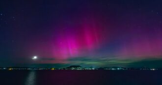 Copertina di Le foto più belle dell’aurora boreale in Italia e nel mondo: lo spettacolo innescato dalla tempesta solare immortalato negli scatti