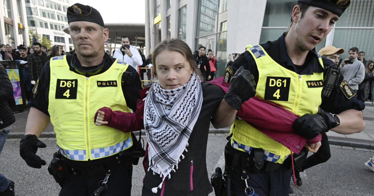 Eurovision 2024, la polizia allontana Greta Thunberg e i manifestanti pro Palestina fuori dalla Malmo Arena