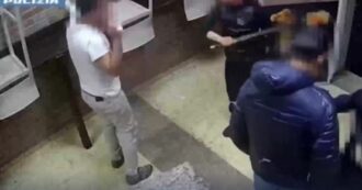 Copertina di Rapina con machete in una pizzeria a Bologna: fermati quattro ragazzi grazie alle telecamere di sicurezza