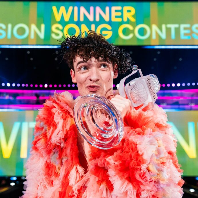 “Restituisco il trofeo che ho vinto a Eurovision Song Contest 2024”: il cantante Nemo prende posizione contro la conferma di Israele in gara