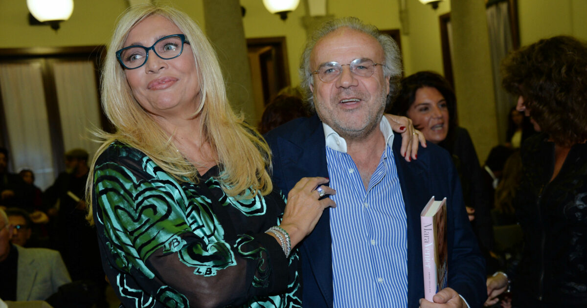 Jerry Calà ha tradito Mara Venier alla festa del matrimonio: “Mi ha rincorso con un bastone perché mi ha scoperto con una ragazza. Renato Zero rideva”